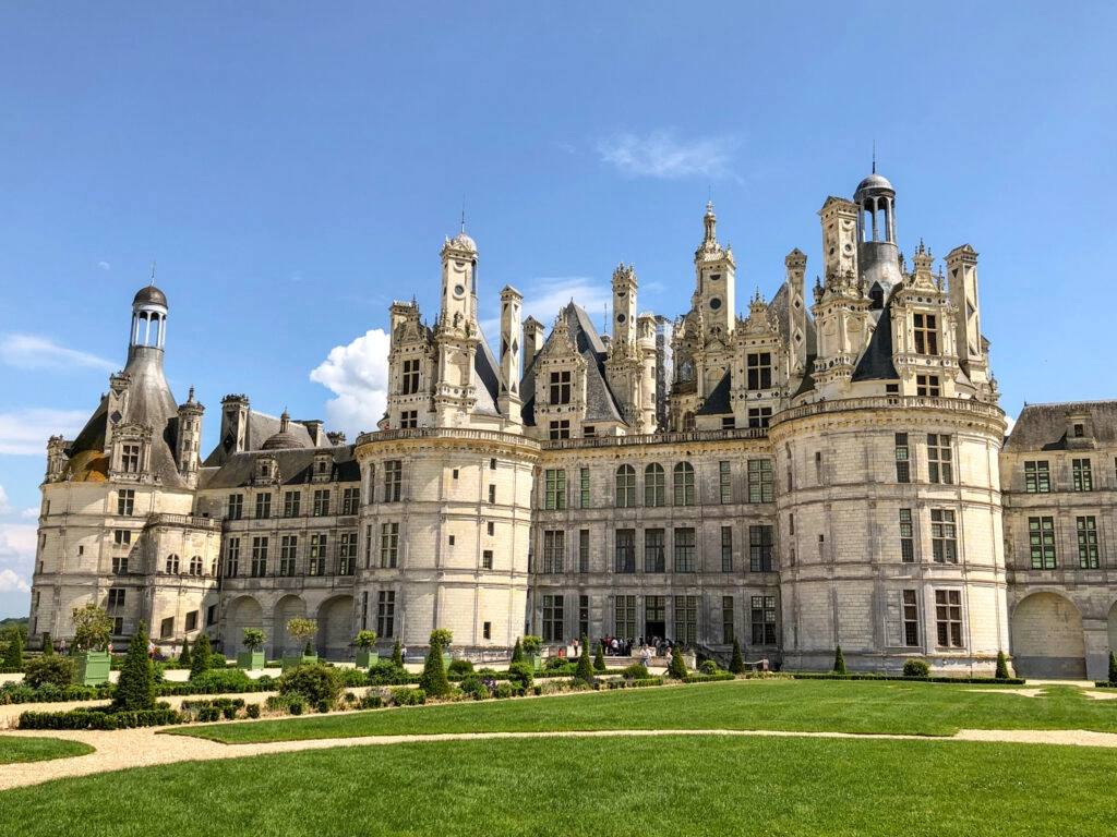 Kasteel van Chambord in de Loirevallei – hoogtepunt van de kastelenroute tijdens een self-guided fietsvakantie in Frankrijk.