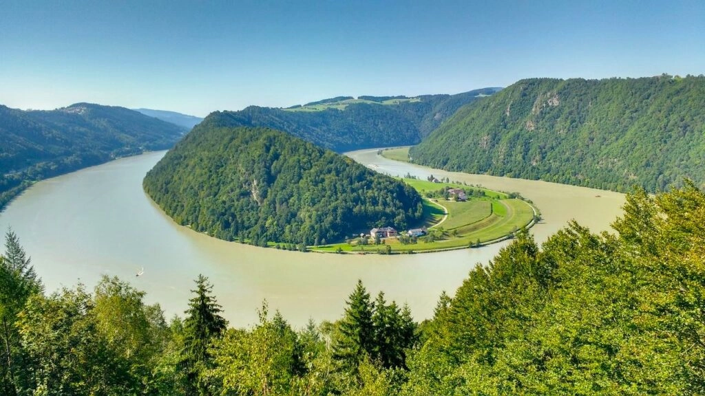 Schlögener Donauschlinge, beroemde rivierbocht van de Donau in Oostenrijk – highlight tijdens fiets-vaarvakanties op de Donau Radweg.
