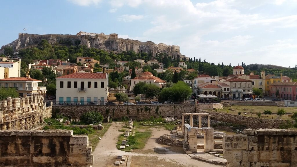 Historisch centrum van Athene met uitzicht op de Akropolis tijdens een wandelvakantie in Griekenland