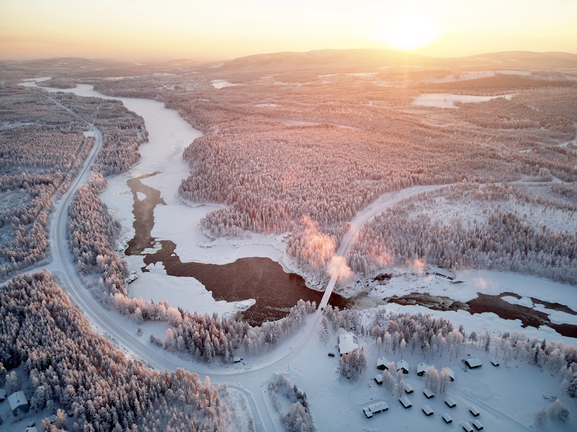 Sweden Winter Holiday – Northern Lights, Husky Safari &amp; Swedish Lapland Adventure