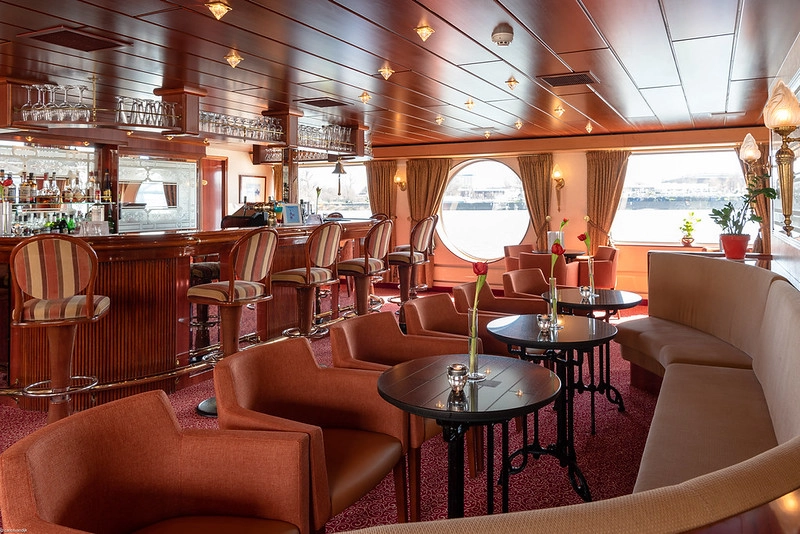 Gezellige lounge op het schip MS Switzerland.